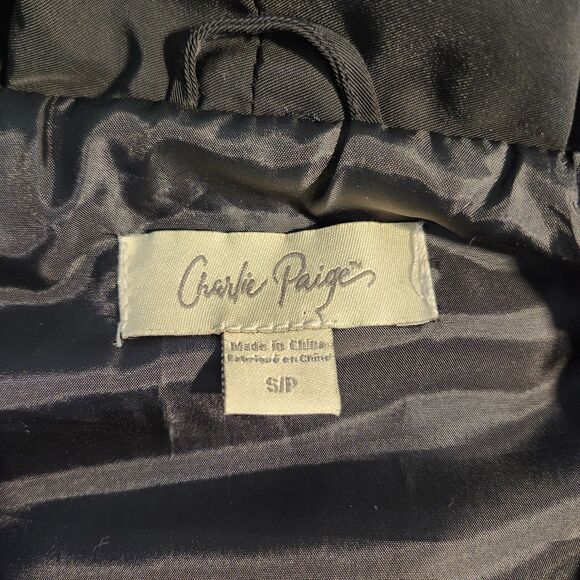 CHARLIE PAIGE Black Quilted Puffer Vest. Ruffle Front  Zip Women's Size Small - Picture 6 of 9